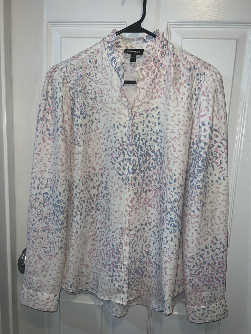 Express Women's Pastel Printed Button-Up Blouse
